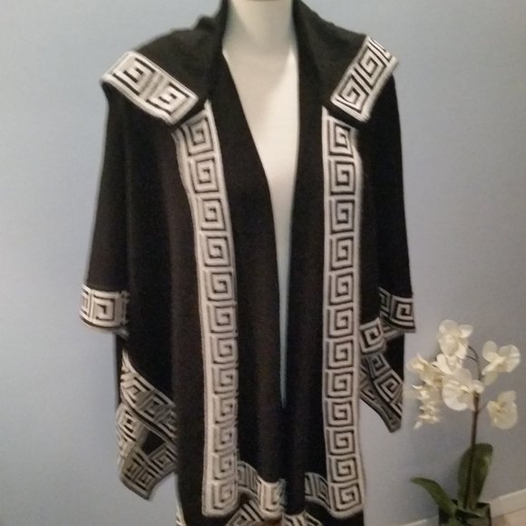 SOL baby alpaca hooded cape with traditional trim NWT - Picture 1 of 4